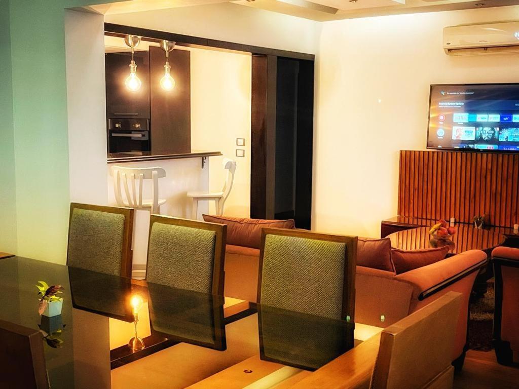 2 Bedrooms Elegant New * Cairo