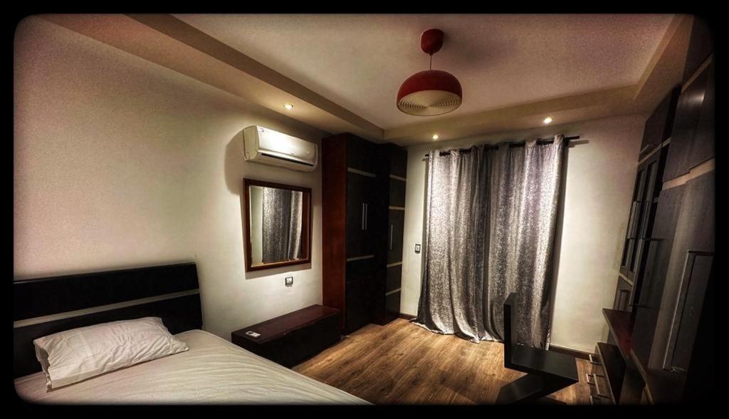 2 Bedrooms Elegant New